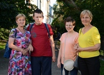 Od lewej: mama Grażyna, Miłosz, Dorota i mama Ania.