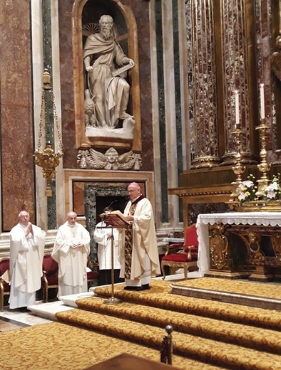 ▲	Metropolita warmiński przewodniczył w Rzymie Mszy św. w bazylice Matki Bożej Większej.