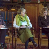 	Od lewej: Anna Miller, prof. Hanna-Barbara Gerl-Falkovitz i Marta Titaniec.