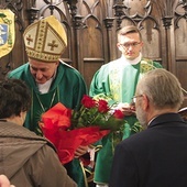 Biskup tarnowski życzył członkom klubu odwagi i determinacji w działaniu.