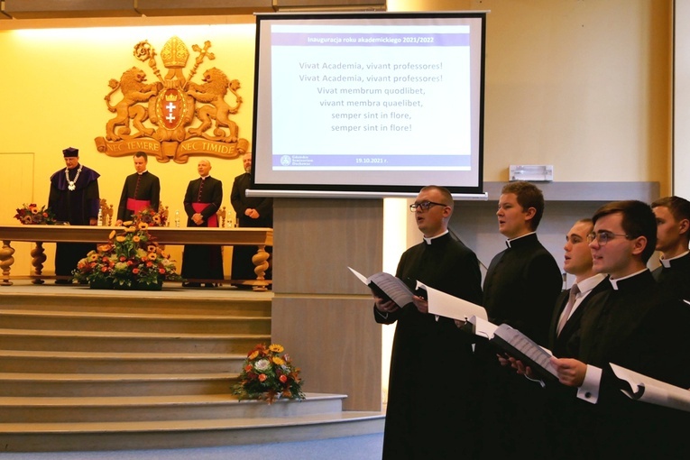 Rok akademicki 2021/2022 w Gdańskim Seminarium Duchownym rozpoczęło 35 kleryków, z czego 10 na pierwszym roku.  