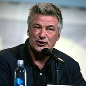 Alec Baldwin na planie filmowym zastrzelił z rekwizytu operatorkę