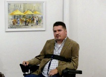 Jan Sporek podczas wernisażu wystawy jego prac w Galerii Domu Kultury Włókniarzy w Bielsku-Białej.