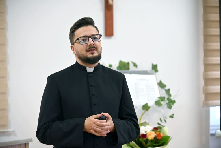 Ks. Piotr Spyra w wałbrzyskiej parafii. 