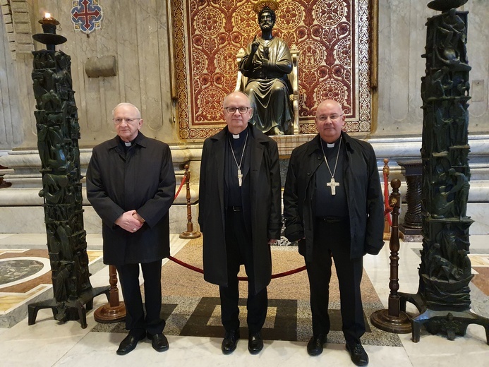 Nasi biskupi pielgrzymują do progów apostolskich