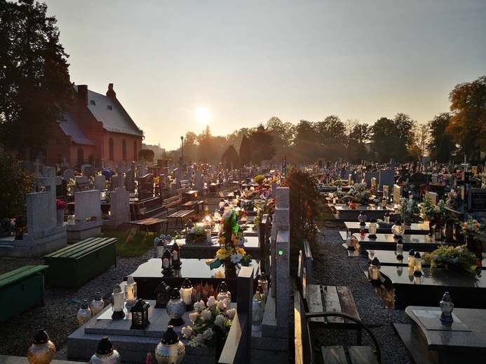 Wszystkich Świętych we Wrocławiu - ruch wokół cmentarzy