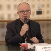 Bp Czaja: Debata, którą toczymy w kongregacjach, ma charakter synodalny