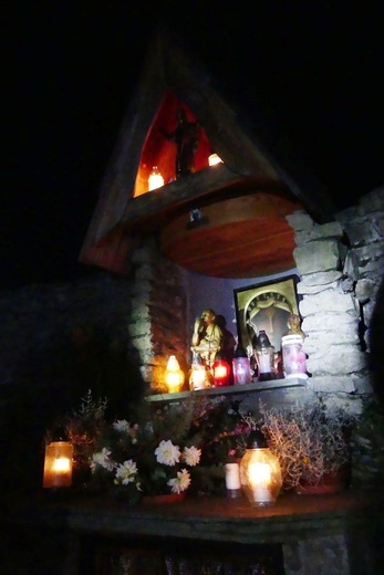 Kapliczka Matki Bożej na Ochodzitej w Koniakowie.