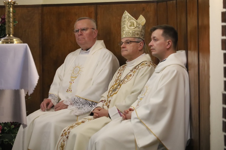 Świdnica. Msza św. i procesja różańcowa z bp. Markiem Mendykiem