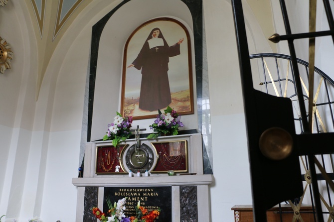 Ratowo. Ołtarz bł. Bolesławy Lament w kaplicy bocznej sanktuarium św. Antoniego