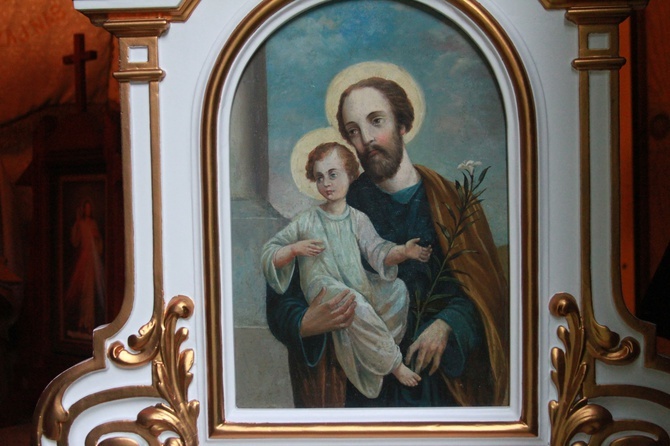 Niedzbórz. Feretron procesyjny z wizerunkiem św. Józefa z Dzieciątkiem