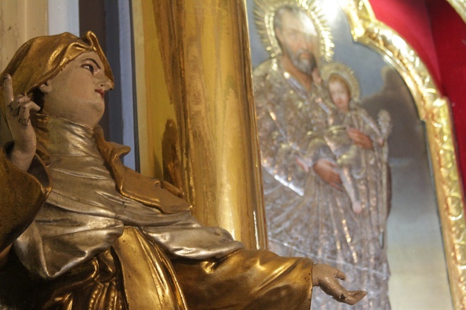 Obory. Figura św. Teresy Wielkiej w ołtarzu bocznym dedykowanym św. Józefowi