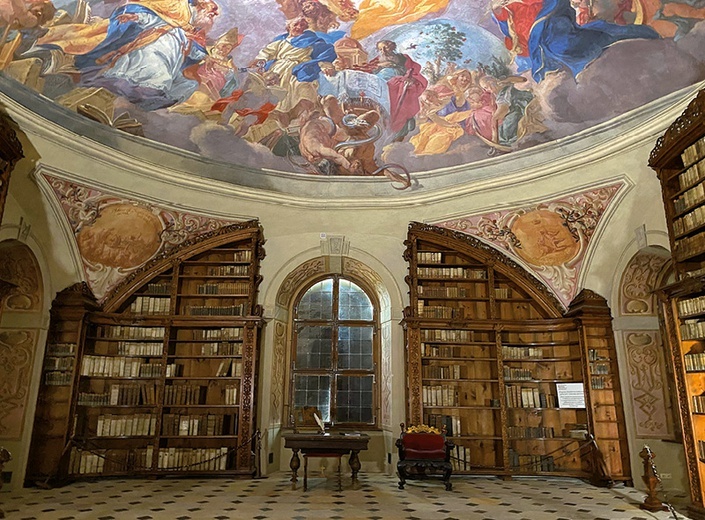 Klasztorna biblioteka zachowała się w idealnym stanie.