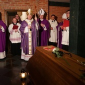 Na zakończenie Eucharystii odbyła się modlitwa w Krypcie Biskupów Gdańskich.