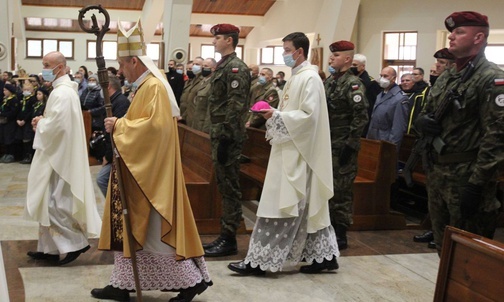 Bp Roman Pindel przewodniczył Mszy św. w intencji ojczyzny w aleksandrowickim kościele św. Maksymiliana.
