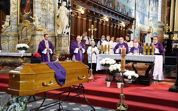 Msza św. żałobna w katedrze.