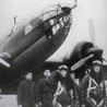 Rok 1939. Załoga samolotu  PZL-37 „Łoś” z 217 eskadry bombowej przy maszynie.