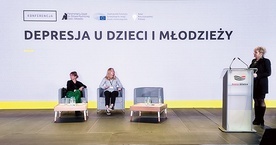 	Mama nastolatki z depresją, Weronika Snoch z Nastoletniego Azylu i Marta Golbik podczas dyskusji.