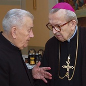 	Bp Edward Materski  z ks. Adamem Sochą.