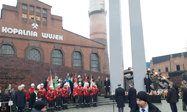 Katowice. Uroczystości w 40. rocznicę pacyfikacji kopalni "Wujek"