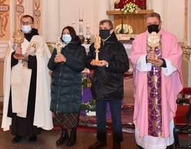 Do parafii w Suserzu wprowadzono relikwie. 