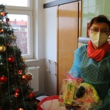Prezenty dla pacjentek szpitala w Bytomiu od stowarzyszenia Kolorowe Damy