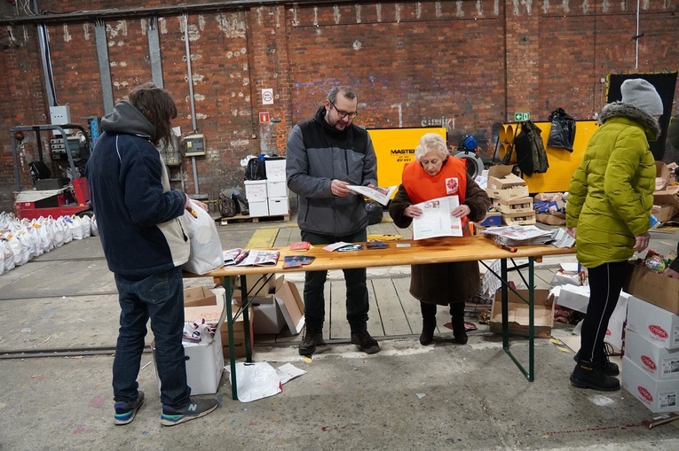 Caritas Archidiecezji Wrocławskiej. 800 paczek trafi do osób w kryzysie bezdomności