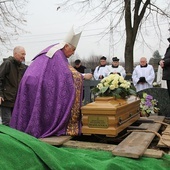 Bp Jan Szkodoń przewodniczył uroczystości pogrzebowej śp. ks. kan. Stanisława Maślanki w Bielsku-Białej Lipniku.