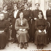 Od 1929 do 1958 r. siostry służki prowadziły w Ciechanowie  dom dziecka.