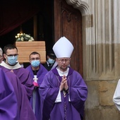 Pogrzeb młodego franciszkanina muzyka, który grał m.in. z Darkiem Malejonkiem i Muńkiem Staszczykiem