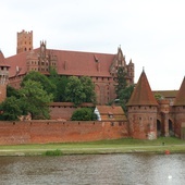 Ponad 390 tys. osób z 84 krajów odwiedziło w ub. roku zamek krzyżacki w Malborku