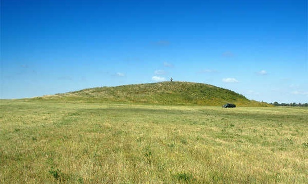 Złoty pektorał i lusterko z brązu - odkrycia archeologów w syberyjskim kurhanie