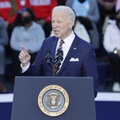 HRW: Prezydent Biden i inni przywódcy zachodni słabo bronią demokracji