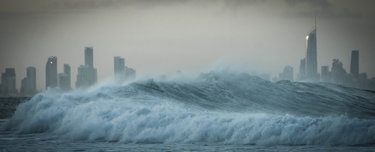 W wybrzeże Japonii uderzyło tsunami po wybuchu podwodnego wulkanu; spodziewane fale do 3 metrów