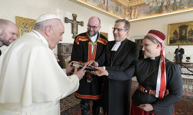 Papiez przyjmuje ekumeniczną delegację z Finlandii