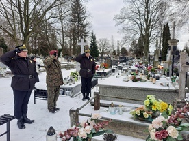 W Skierniewicach hołd powstańcom oddano m.in. na cmentarzu św. Józefa.