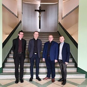 ▲	Alumni od lewej: dk. Mikołaj Kupka, Łukasz Porwit, Dominik Piórkowski, dk. Patryk Dawid.