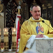 Eucharystii przewodniczył i homilię wygłosił ks. płk. Janusz Radzik, proboszcz parafii pw. św. Elżbiety.