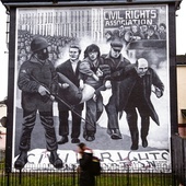Mural upamiętniający ofiary „krwawej niedzieli” (30 stycznia 1972 r.) w Londonderry. Podczas pacyfikacji w katolickiej dzielnicy miasta zginęło 14 osób.