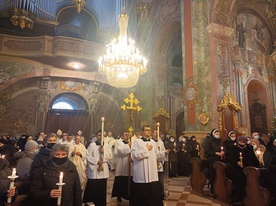 Msza św. koncelebrowana osób konsekrowanych z arcybiskupem.