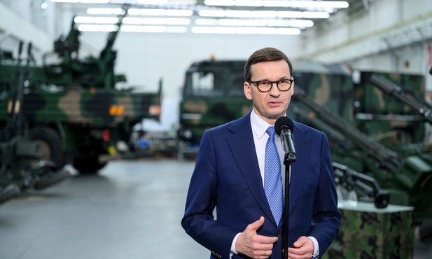 Morawiecki: W przyszłym tygodniu na Ukrainę wyjedzie pierwszy transport broni defensywnej