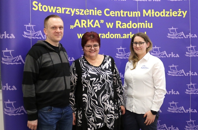 Do odwiedzenia Centrum Wolontariatu zachęcają (od lewej) ks. Krzysztof Bochniak, Ewa Kamińska i Agnieszka Banasik.
