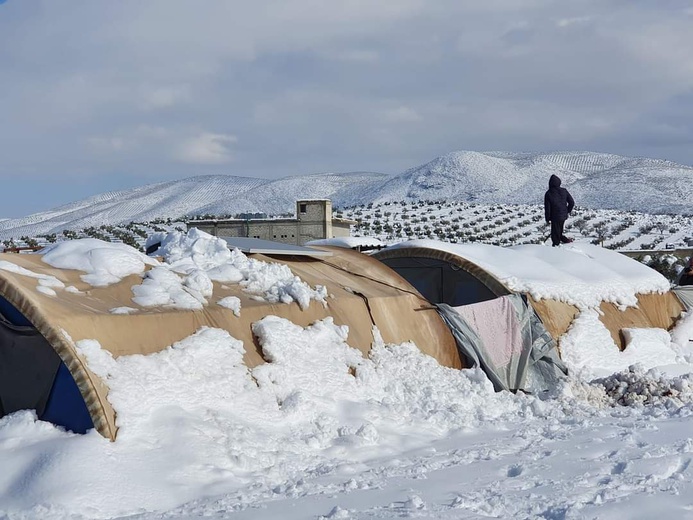 Obozy dla uchodźców nie wytrzymują zimy