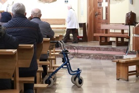 Na Mszy św. nie zabrakło osób, które mimo choroby i trudności, zdecydowały się przyjść do kościoła.