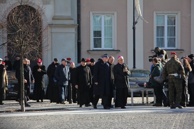 Powitanie bp. Lechowicza przez Kompanię Reprezentacyjną Wojska Polskiego [GALERIA ZDJĘĆ]