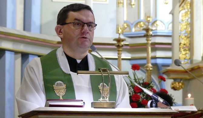 Ks. Jacek Waligóra głosił odpustowe kazania w parafii Narodzenia NMP w Lipniku, której drugm patronem jest św. Walenty.