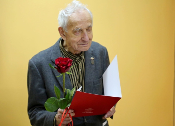 Żyrardowscy kombatanci otrzymali kwiaty i listy okolicznościowe.