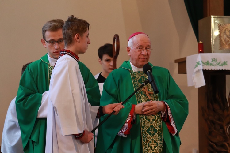 Na każdym spotkaniu synodalnym obecni są biskupi łowiccy. W Łowiczu z młodymi modlił się bp Andrzej F. Dziuba.