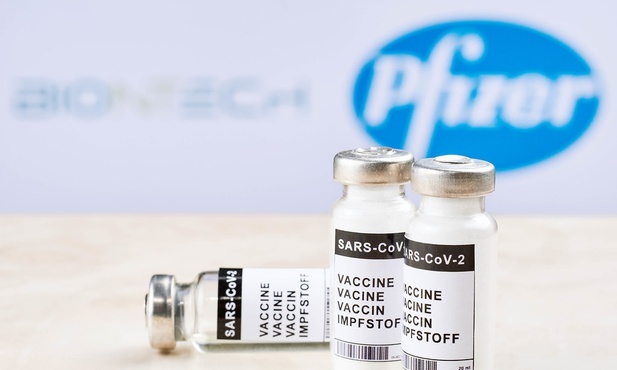 Brak szczepienia przeciw COVID-19 może skutkować zmianą organizacji pracy lub zwolnieniem z placówki ochrony zdrowia
