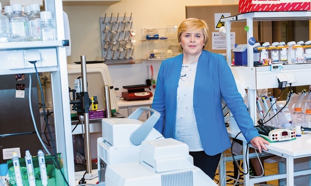 Profesor Bożena Kamińska-Kaczmarek odkryła mechanizm, dzięki któremu układ odporności człowieka, zamiast walczyć z nowotworem, zaczyna wspierać jego rozwój. To może pomóc w walce z rakiem.